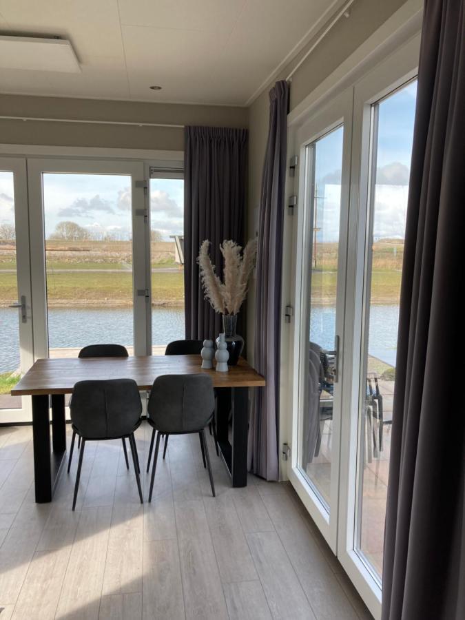 Tiny Vakantiehuis Aan Het Water Met Eigen Steiger En Airco カンペン エクステリア 写真